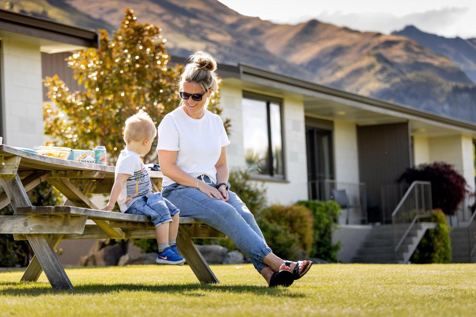 Wanaka Top 10 Holiday Park Exterior foto