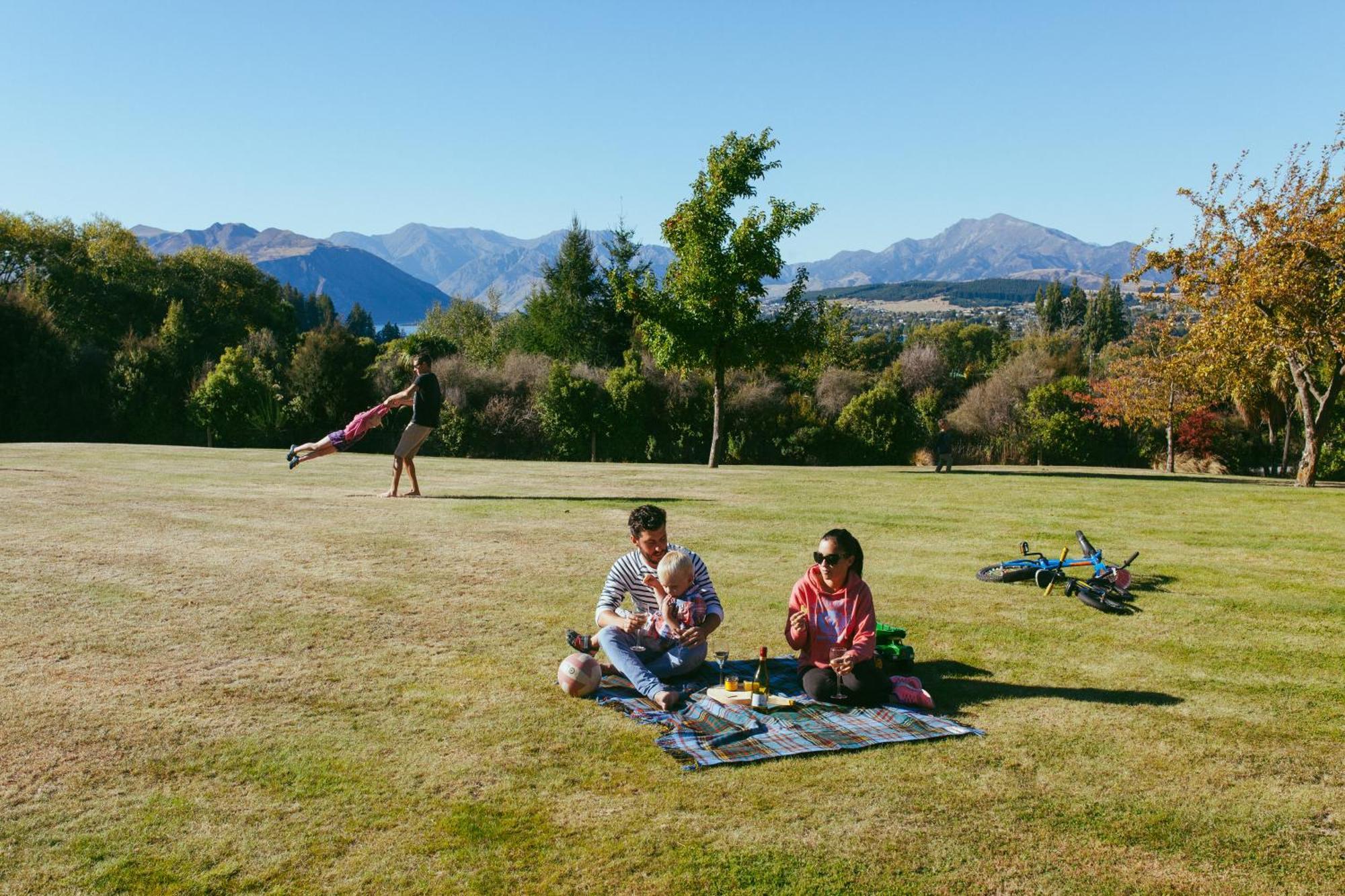 Wanaka Top 10 Holiday Park Exterior foto
